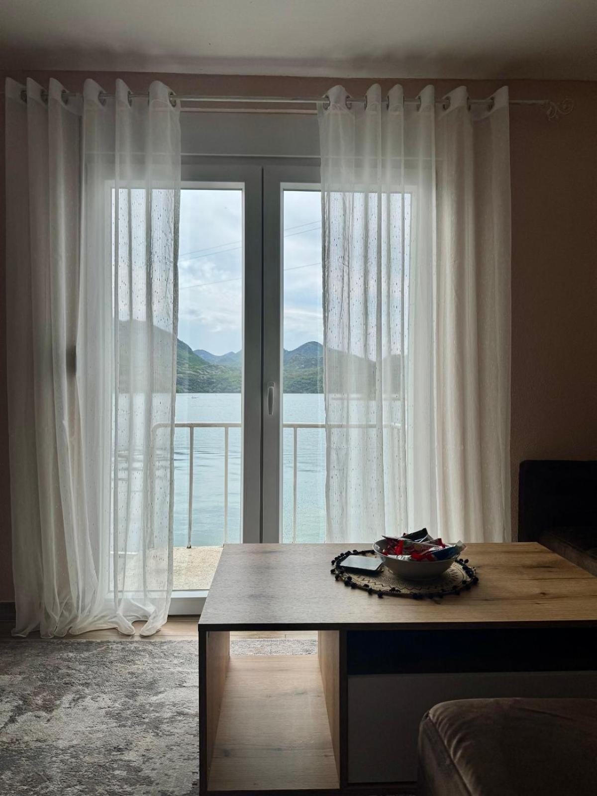 Lakeside Harmony Apartment Golubovci 外观 照片